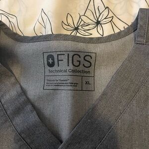Figs Charcoal Scrub Top